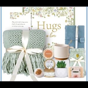 Green Gift Box Set with Blanket and Mug Christmas gifts